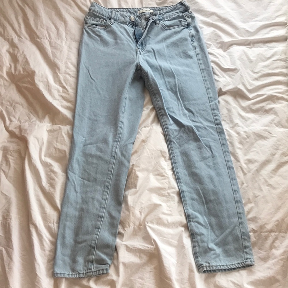 PacSun light-wash mom jeans size 25
